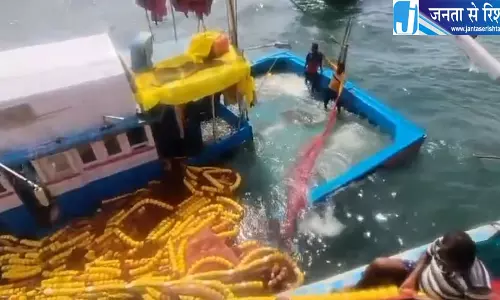 कारवार में बड़ा हादसा टला मछली पकड़ने वाली नाव पलटी सभी 24 मछुआरों का रेस्क्यू