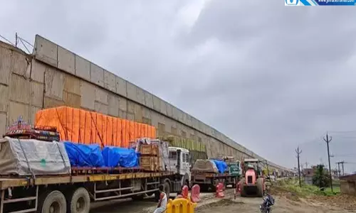 मुंगेर NH-333B पर 24 KM लंबा जाम सड़क की बदहाली से लोग परेशान