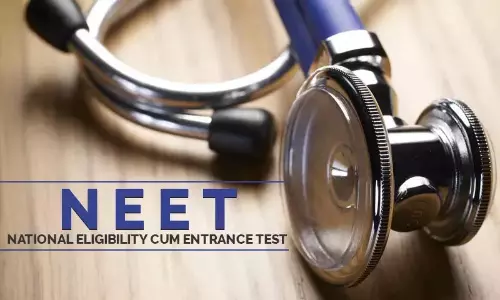 साइबराबाद पुलिस ने ट्रैफ़िक में फंसी डॉक्टर को लिफ़्ट दी, NEET-PG के लिए समय पर पहुँचना सुनिश्चित किया साइबराबाद पुलिस ने ट्रैफ़िक में फंसी डॉक्टर को लिफ़्ट दी, NEET-PG के लिए समय पर पहुँचना सुनिश्चित किया