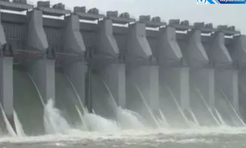 जमशेदपुर में बाढ़ का खतरा चांडिल डैम के 17 फाटक खुले जमशेदपुर में बाढ़ का खतरा चांडिल डैम के 17 फाटक खुले