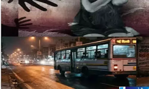 16 वर्षीय छात्रा से गैंगरेप मामले में बस चालक और परिचालक पर कार्रवाई