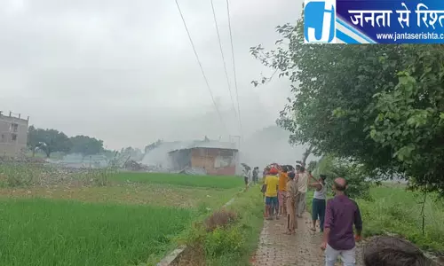 पटाखा फैक्ट्री में आग धमाकों से दहला गांव