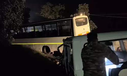 CG Accident: एक की मौत, UP से हैदराबाद जा रही बस हादसे का शिकार