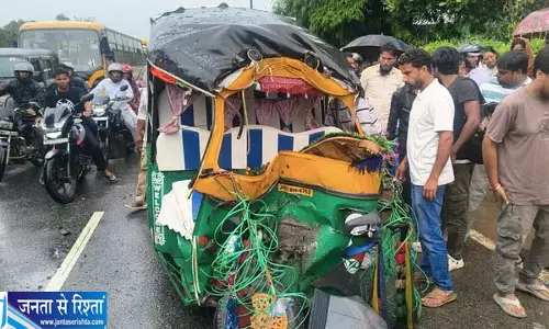 रांची में भीषण हादसा स्कॉर्पियो-टेंपो टक्कर में दो गंभीर रांची में भीषण हादसा स्कॉर्पियो-टेंपो टक्कर में दो गंभीर