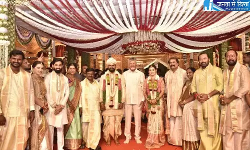 Andhra: मुख्यमंत्री नायडू अनंतपुर पहुँचे Andhra: मुख्यमंत्री नायडू अनंतपुर पहुँचे