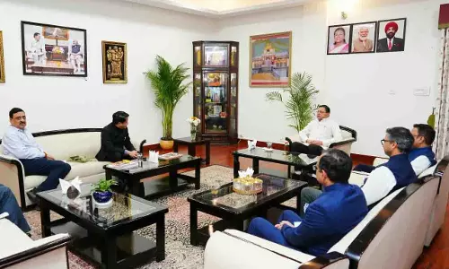 विदेशों में रोजगार की संभावनाओं के अनुरूप राज्य के युवाओं को दिया जाए कौशल एवं भाषा प्रशिक्षण: मुख्यमंत्री धामी