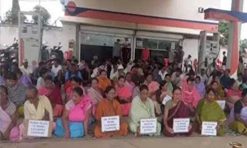 Manipur: थौबल में ऑयल पंप पर ग्रेनेड हमले को लेकर धरना-प्रदर्शन