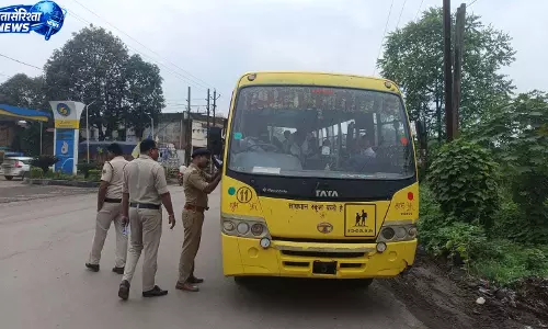स्कूली बच्चों की सुरक्षा के लिए खरसिया पुलिस की विशेष पहल स्कूली बच्चों की सुरक्षा के लिए खरसिया पुलिस की विशेष पहल