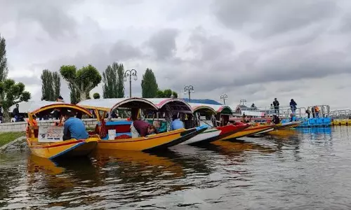 Srinagar: जम्मू-कश्मीर में भारी बारिश की चेतावनी, अगले दो दिन सतर्क रहने की सलाह Srinagar: जम्मू-कश्मीर में भारी बारिश की चेतावनी, अगले दो दिन सतर्क रहने की सलाह