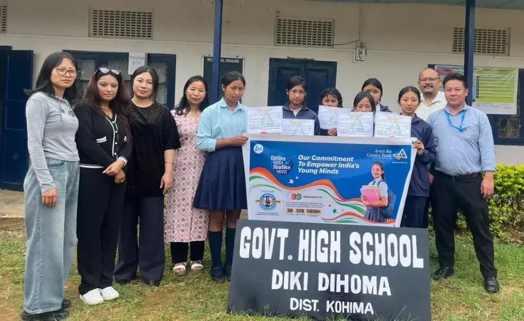 केनरा बैंक ने GHS डिकी, डिहोमा में टॉप करने वाली छात्राओं को सम्मानित किया केनरा बैंक ने GHS डिकी, डिहोमा में टॉप करने वाली छात्राओं को सम्मानित किया