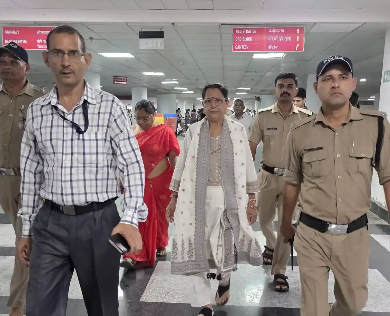 Dehradun: नाबालिग से दुष्कर्म पर महिला आयोग सख्त, आरोपी की गिरफ्तारी के निर्देश Dehradun: नाबालिग से दुष्कर्म पर महिला आयोग सख्त, आरोपी की गिरफ्तारी के निर्देश
