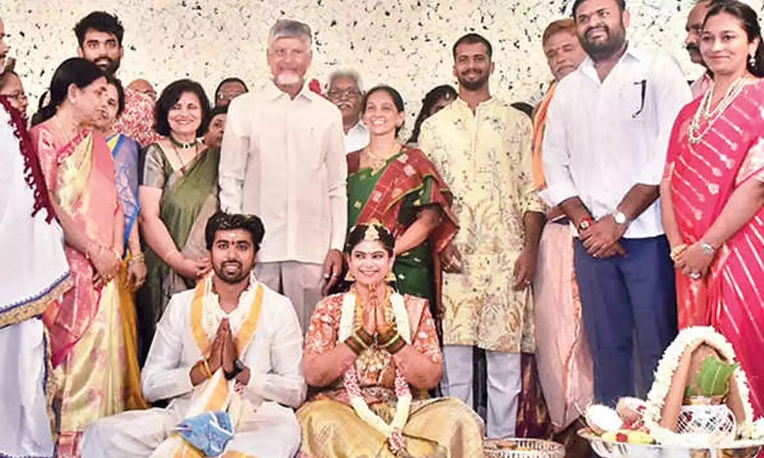 Andhra: मुख्यमंत्री नायडू श्रीकालहस्ती में शादी में शामिल हुए, नवविवाहित जोड़े को आशीर्वाद दिया