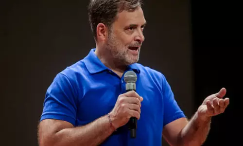 राहुल गांधी के खिलाफ एफआईआर पर भड़की कांग्रेस राहुल गांधी के खिलाफ एफआईआर पर भड़की कांग्रेस