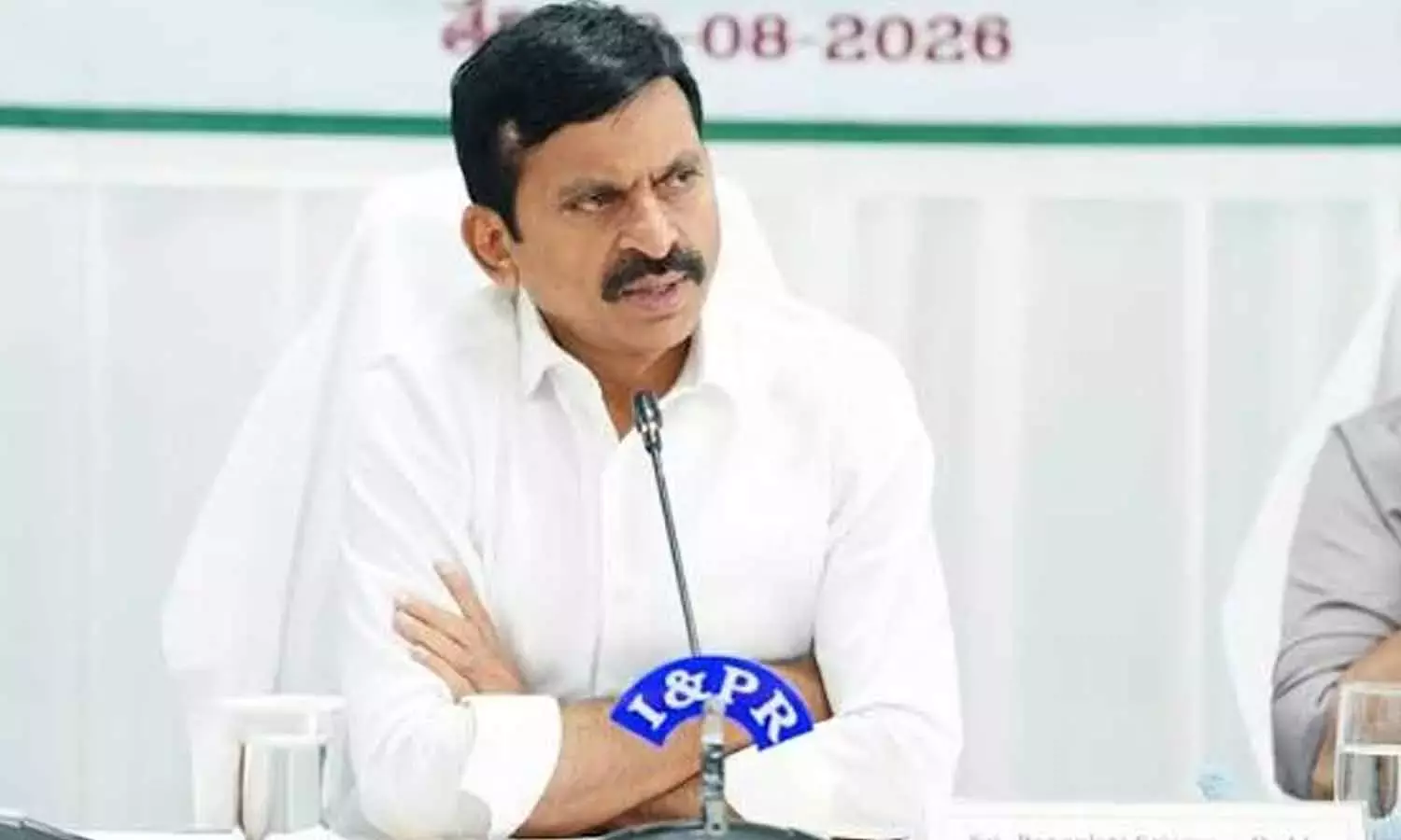 Telangana: पोंगुलेटी ने हरीश पर जवाबी हमला किया; धरणी में दोष उजागर करने की धमकी दी