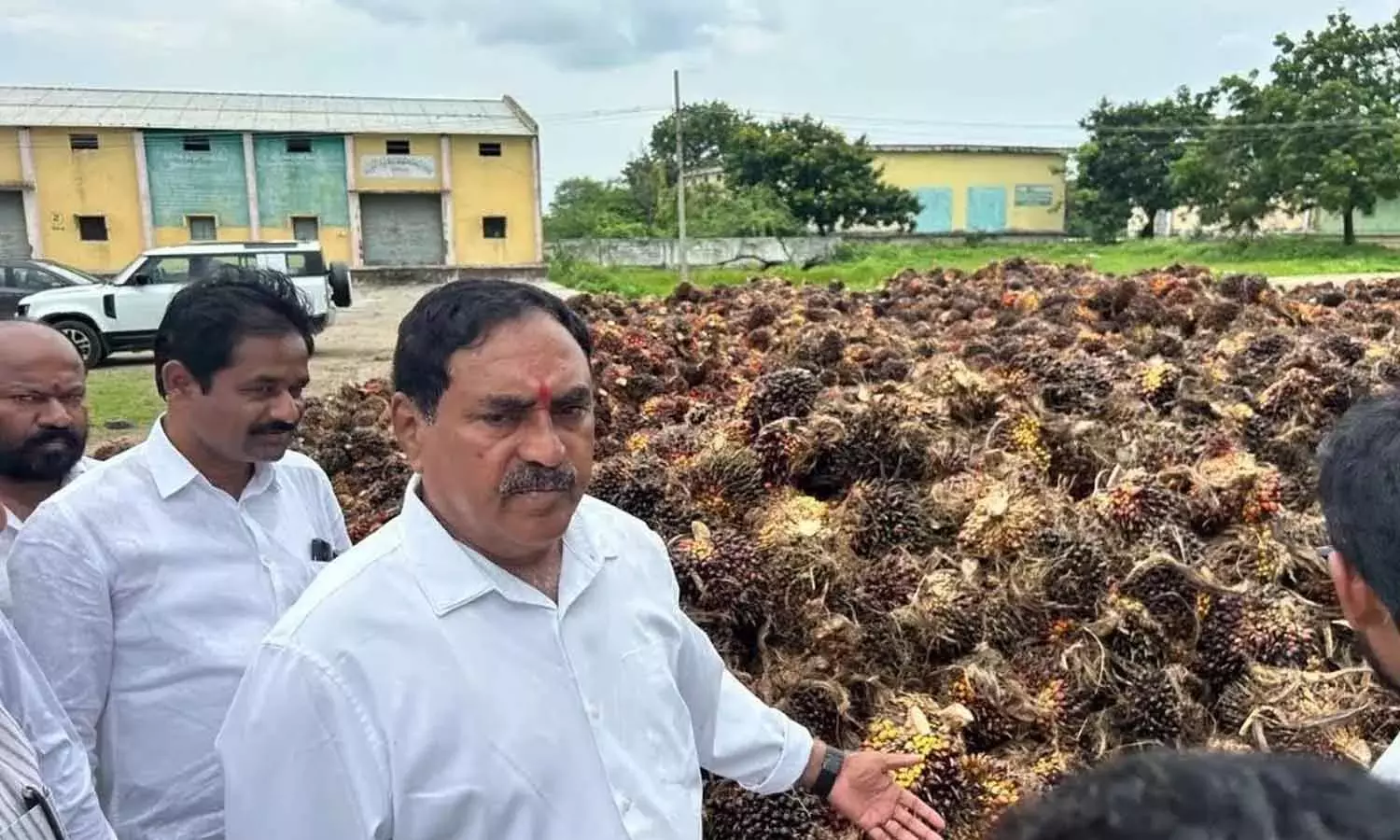 Telangana: एराबेल्ली ने गोपालगिरी ऑयल पाम फैक्ट्री के तुरंत निर्माण की मांग की Telangana: एराबेल्ली ने गोपालगिरी ऑयल पाम फैक्ट्री के तुरंत निर्माण की मांग की