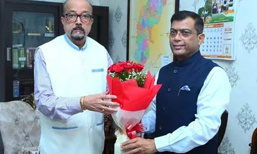 राज्यपाल रमेन डेका से राज्य निर्वाचन आयुक्त ने की सौजन्य भेंट राज्यपाल रमेन डेका से राज्य निर्वाचन आयुक्त ने की सौजन्य भेंट