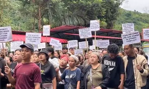कांगपोकपी में कुकी-ज़ो समूहों का जोरदार विरोध प्रदर्शन कांगपोकपी में कुकी-ज़ो समूहों का जोरदार विरोध प्रदर्शन