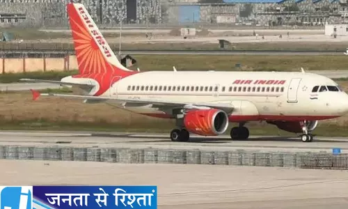 फ्लाइट में बम की धमकी से हड़कंप अहमदाबाद में कराई गई इमरजेंसी लैंडिंग