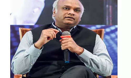 कर्नाटक गृह मंत्री प्रियंक खड़गे ने पुलिसकर्मियों से किया संवाद