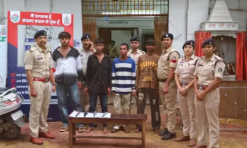 खुर्सीपार में हथियारों के साथ दहशत फैलाने वाले दो युवक गिरफ्तार
