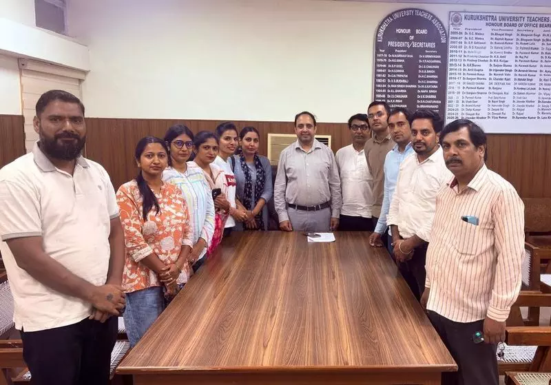 हरियाणा में यूनिवर्सिटी में खाली पदों को लेकर प्रोफ़ेसरों ने चिंता जताई हरियाणा में यूनिवर्सिटी में खाली पदों को लेकर प्रोफ़ेसरों ने चिंता जताई