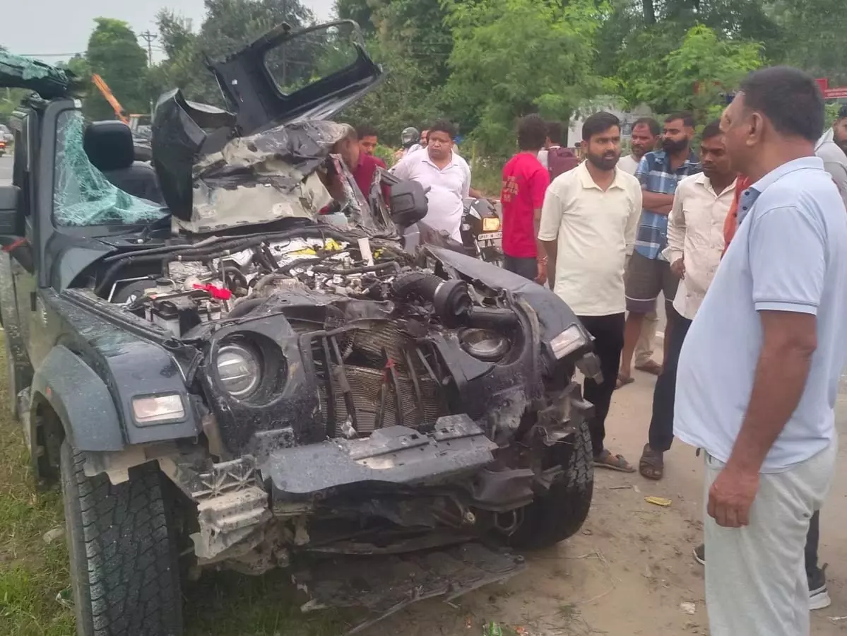 गंगा एक्सप्रेसवे पर भीषण हादसा थार पलटने से चार लोगों की मौत गंगा एक्सप्रेसवे पर भीषण हादसा थार पलटने से चार लोगों की मौत