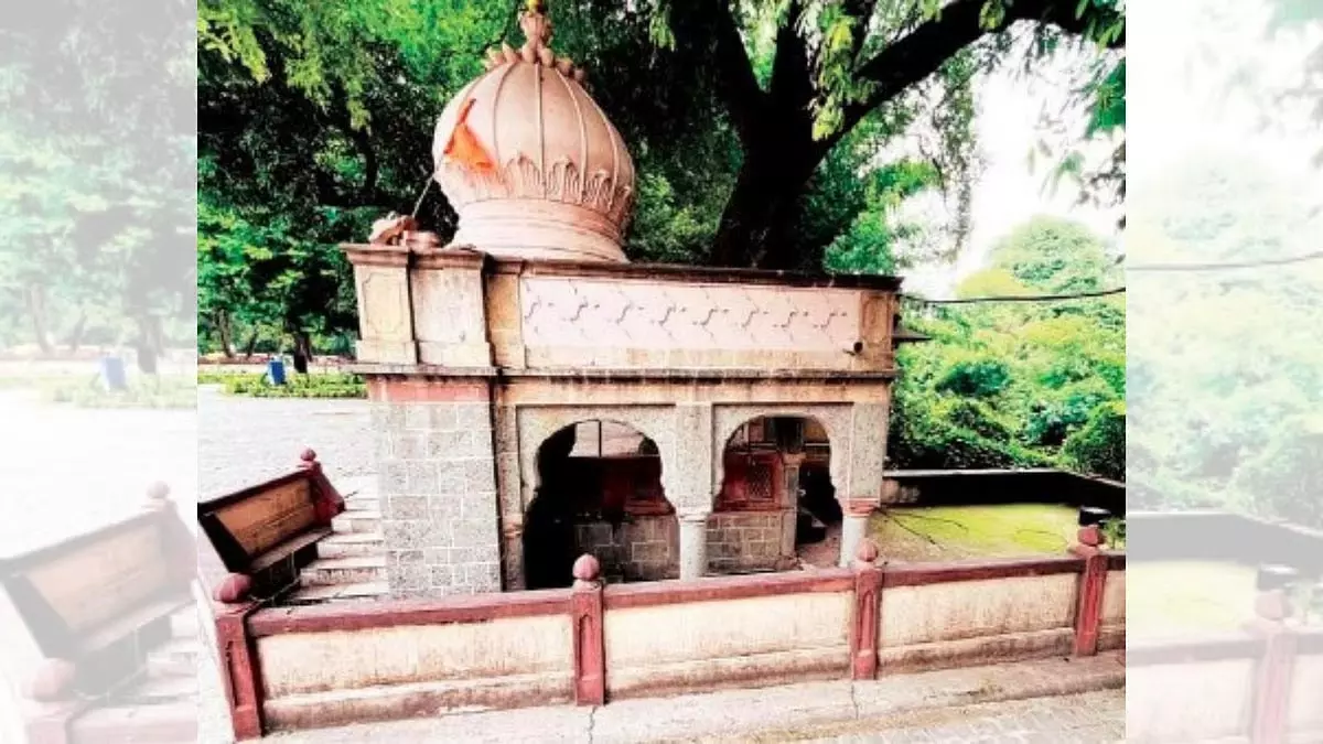 लालबाग की धरोहरें देख रहीं मरम्मत की राह लालबाग की धरोहरें देख रहीं मरम्मत की राह