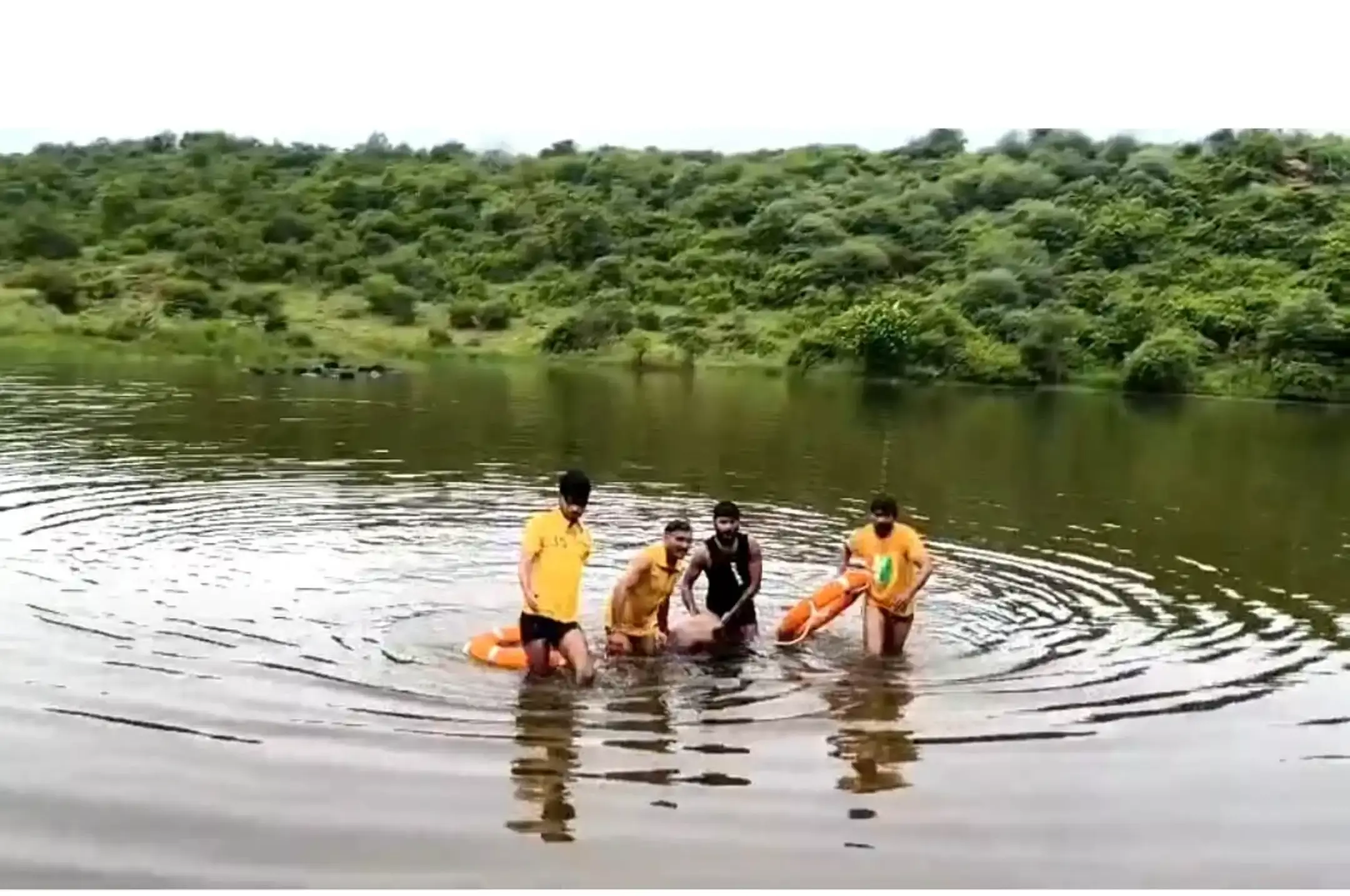 Dholpur: धौलपुर के आंगई में हादसे से मचा हड़कंप, चार भाई-बहन कुंड में डूबे Dholpur: धौलपुर के आंगई में हादसे से मचा हड़कंप, चार भाई-बहन कुंड में डूबे