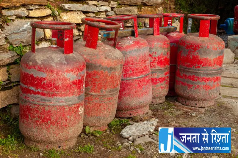Delhi गैस सिलेंडर ब्लास्ट में पति पत्नी घायल Delhi गैस सिलेंडर ब्लास्ट में पति पत्नी घायल
