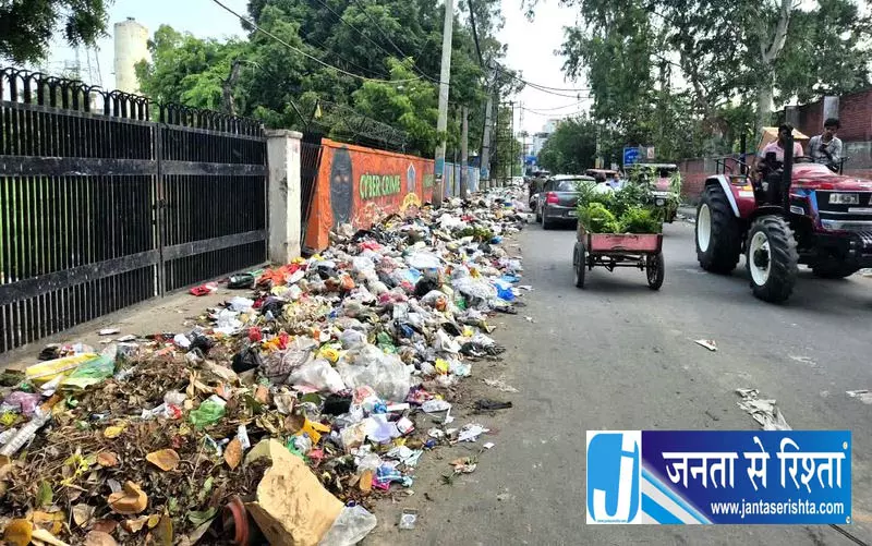 Rohtak सफाई कर्मचारियों की हड़ताल तीन दिन और बढ़ी Rohtak सफाई कर्मचारियों की हड़ताल तीन दिन और बढ़ी