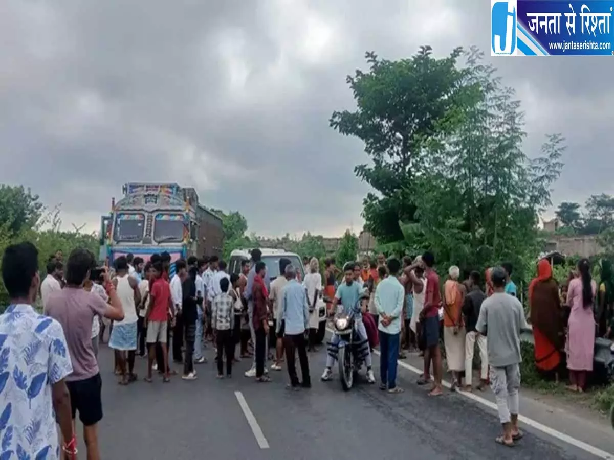 ओवरटेक के चक्कर में गई जान NH-27 पर ग्रामीणों का हंगामा ओवरटेक के चक्कर में गई जान NH-27 पर ग्रामीणों का हंगामा