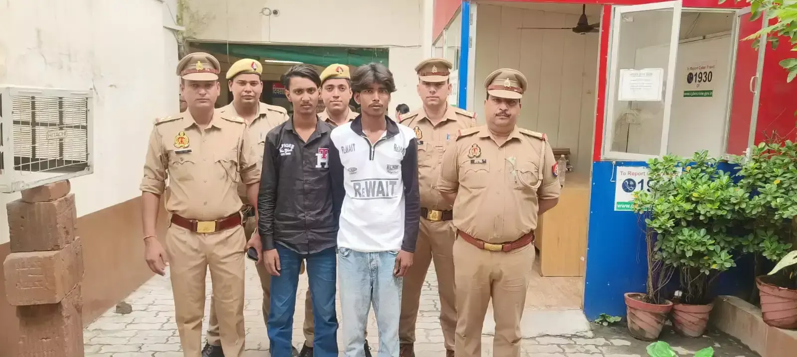 Kanpur: नशेबाजी रोकने पर कूड़ा बीनने वाले को उतारा मौत के घाट, दो आरोपी दबोचे Kanpur: नशेबाजी रोकने पर कूड़ा बीनने वाले को उतारा मौत के घाट, दो आरोपी दबोचे