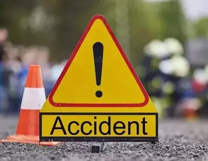 बेकाबू बस ने दिव्यांग महिला को कुचला मौके पर मौत चालक फरार पुलिस ने पीछा कर पकड़ा बेकाबू बस ने दिव्यांग महिला को कुचला मौके पर मौत चालक फरार पुलिस ने पीछा कर पकड़ा