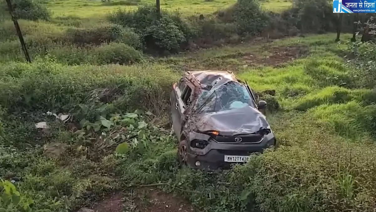 मुंबई-गोवा हाईवे पर दर्दनाक हादसा सड़क किनारे चल रही दो लड़कियों को कार ने मारी टक्कर मुंबई-गोवा हाईवे पर दर्दनाक हादसा सड़क किनारे चल रही दो लड़कियों को कार ने मारी टक्कर