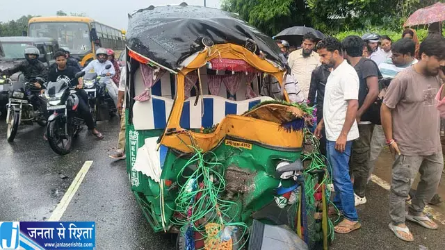 रांची में भीषण हादसा स्कॉर्पियो-टेंपो टक्कर में दो गंभीर रांची में भीषण हादसा स्कॉर्पियो-टेंपो टक्कर में दो गंभीर