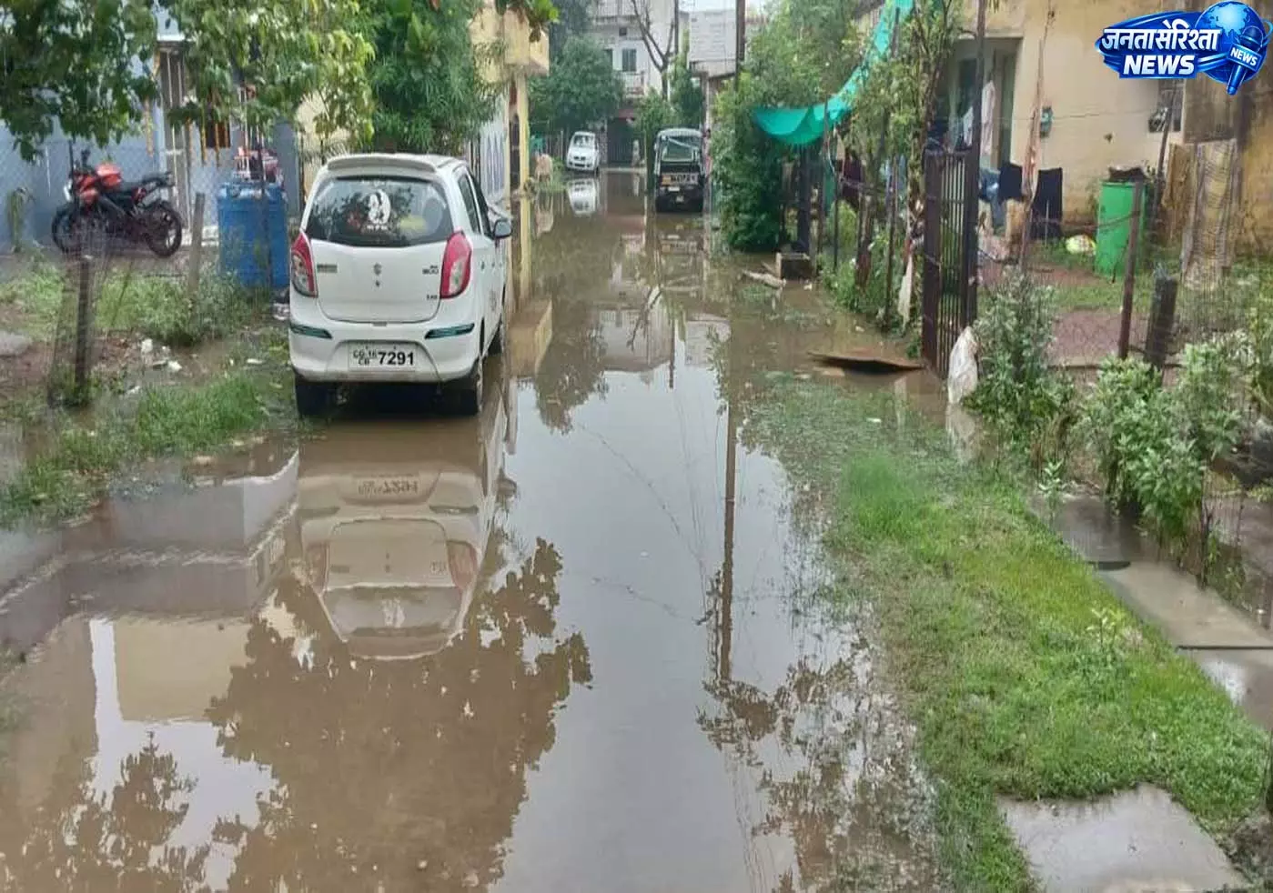 बारिश के बाद सेजबहार हाउसिंग बोर्ड कॉलोनी में जलभराव बारिश के बाद सेजबहार हाउसिंग बोर्ड कॉलोनी में जलभराव