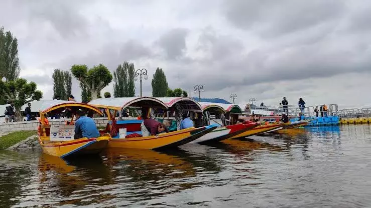 Srinagar: जम्मू-कश्मीर में भारी बारिश की चेतावनी, अगले दो दिन सतर्क रहने की सलाह Srinagar: जम्मू-कश्मीर में भारी बारिश की चेतावनी, अगले दो दिन सतर्क रहने की सलाह