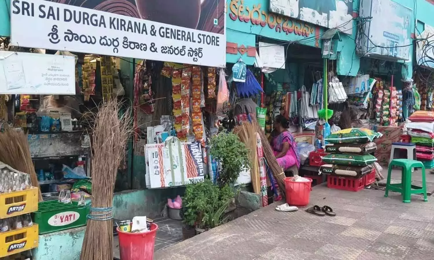 Andhra: ज़रूरी चीज़ों की कीमतों ने घरेलू बजट पर दबाव डाल दिया है Andhra: ज़रूरी चीज़ों की कीमतों ने घरेलू बजट पर दबाव डाल दिया है