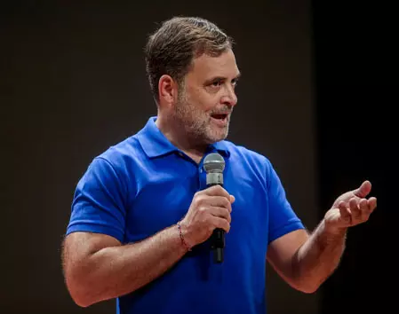 राहुल गांधी के खिलाफ एफआईआर पर भड़की कांग्रेस राहुल गांधी के खिलाफ एफआईआर पर भड़की कांग्रेस