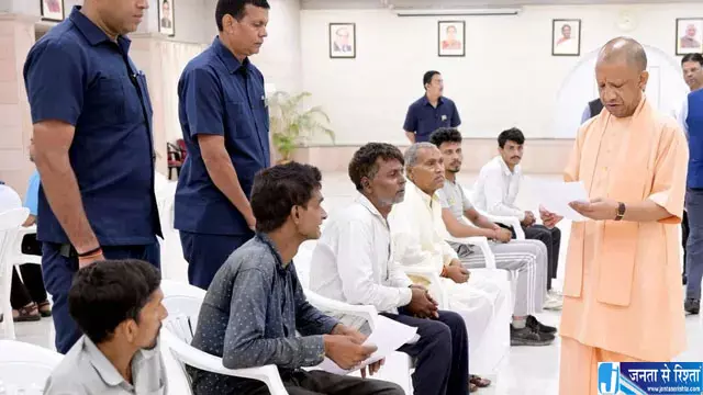 सीएम योगी की संवेदनशीलता बीमार महिला को तुरंत मिली मदद सीएम योगी की संवेदनशीलता बीमार महिला को तुरंत मिली मदद