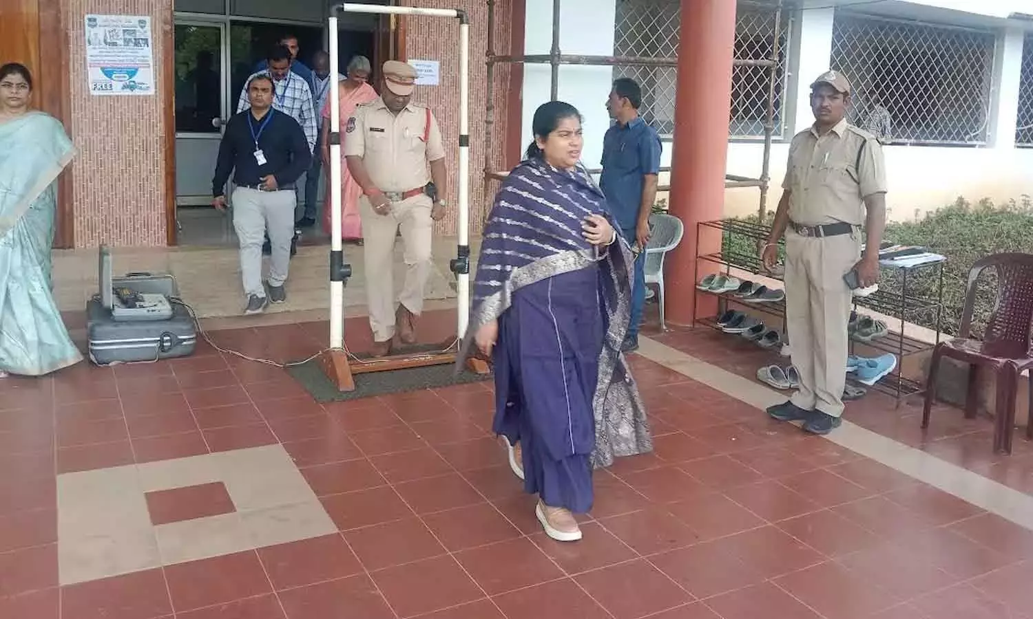 Telangana: कलेक्टर ने नरसंपेट में NEET PG-2026 परीक्षा केंद्र का निरीक्षण किया Telangana: कलेक्टर ने नरसंपेट में NEET PG-2026 परीक्षा केंद्र का निरीक्षण किया