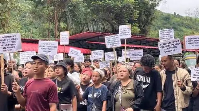 कांगपोकपी में कुकी-ज़ो समूहों का जोरदार विरोध प्रदर्शन कांगपोकपी में कुकी-ज़ो समूहों का जोरदार विरोध प्रदर्शन