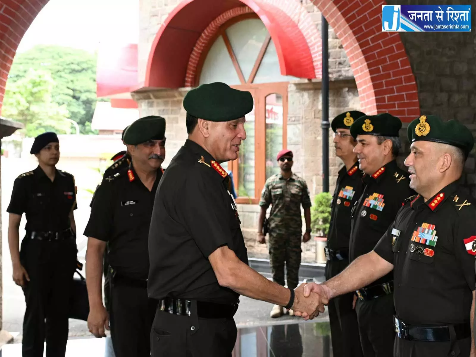 सेना प्रमुख जनरल धीरज सेठ ने दक्षिणी कमान की तैयारियों का लिया जायजा सेना प्रमुख जनरल धीरज सेठ ने दक्षिणी कमान की तैयारियों का लिया जायजा