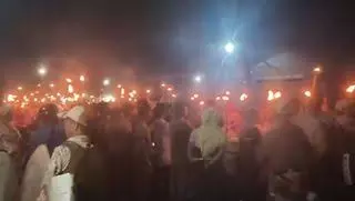 मणिपुर: प्रदर्शनकारियों पर पुलिस का लाठीचार्ज और आंसू गैस के गोले मणिपुर: प्रदर्शनकारियों पर पुलिस का लाठीचार्ज और आंसू गैस के गोले