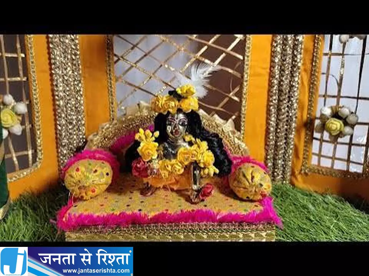 ठाकुर जी के शृंगार में नया बदलाव इस इत्र से बढ़ेगी दिव्यता ठाकुर जी के शृंगार में नया बदलाव इस इत्र से बढ़ेगी दिव्यता
