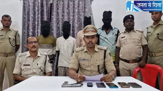 बंदूक की नोक पर लूट करने वाले लुटेरा गैंग गिरफ्तार बंदूक की नोक पर लूट करने वाले लुटेरा गैंग गिरफ्तार