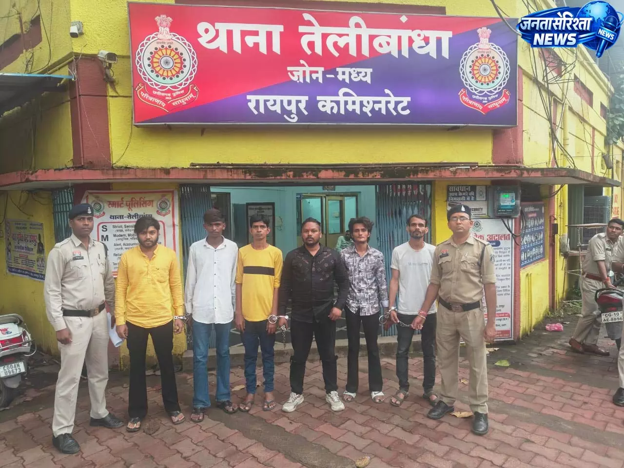 रायपुर में अपराधियों पर कसा शिकंजा, 82 वारंटी गिरफ्तार रायपुर में अपराधियों पर कसा शिकंजा, 82 वारंटी गिरफ्तार