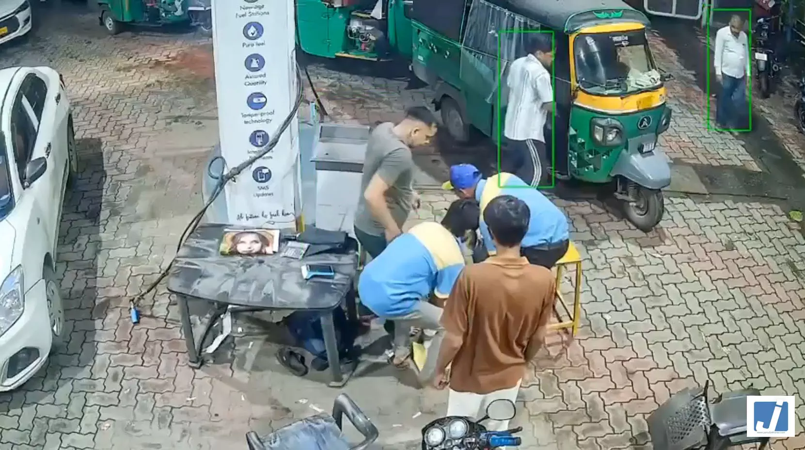 CNG पाइप बना मौत का कारण, पेट्रोल पंप पर नोजल लगने से युवक की मौत CNG पाइप बना मौत का कारण, पेट्रोल पंप पर नोजल लगने से युवक की मौत