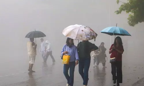 देहरादून में बारिश का कहर सड़कें बनीं तालाब देहरादून में बारिश का कहर सड़कें बनीं तालाब