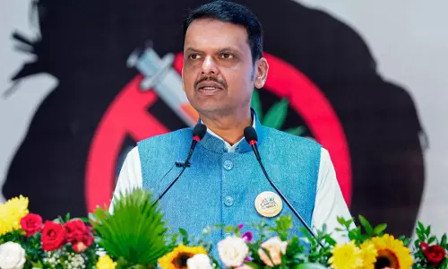 महिला आरक्षण मुद्दे पर सीएम फडणवीस का कांग्रेस पर हमला प्रियंका गांधी को लेकर उठाए सवाल महिला आरक्षण मुद्दे पर सीएम फडणवीस का कांग्रेस पर हमला प्रियंका गांधी को लेकर उठाए सवाल